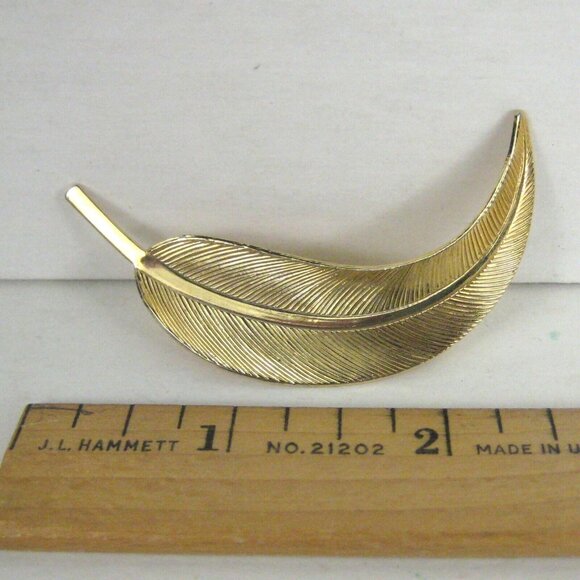 Feather Goldtone Brooch Pin Vintage Circa 1960 Bird MOD Modern - Picture 3 of 4